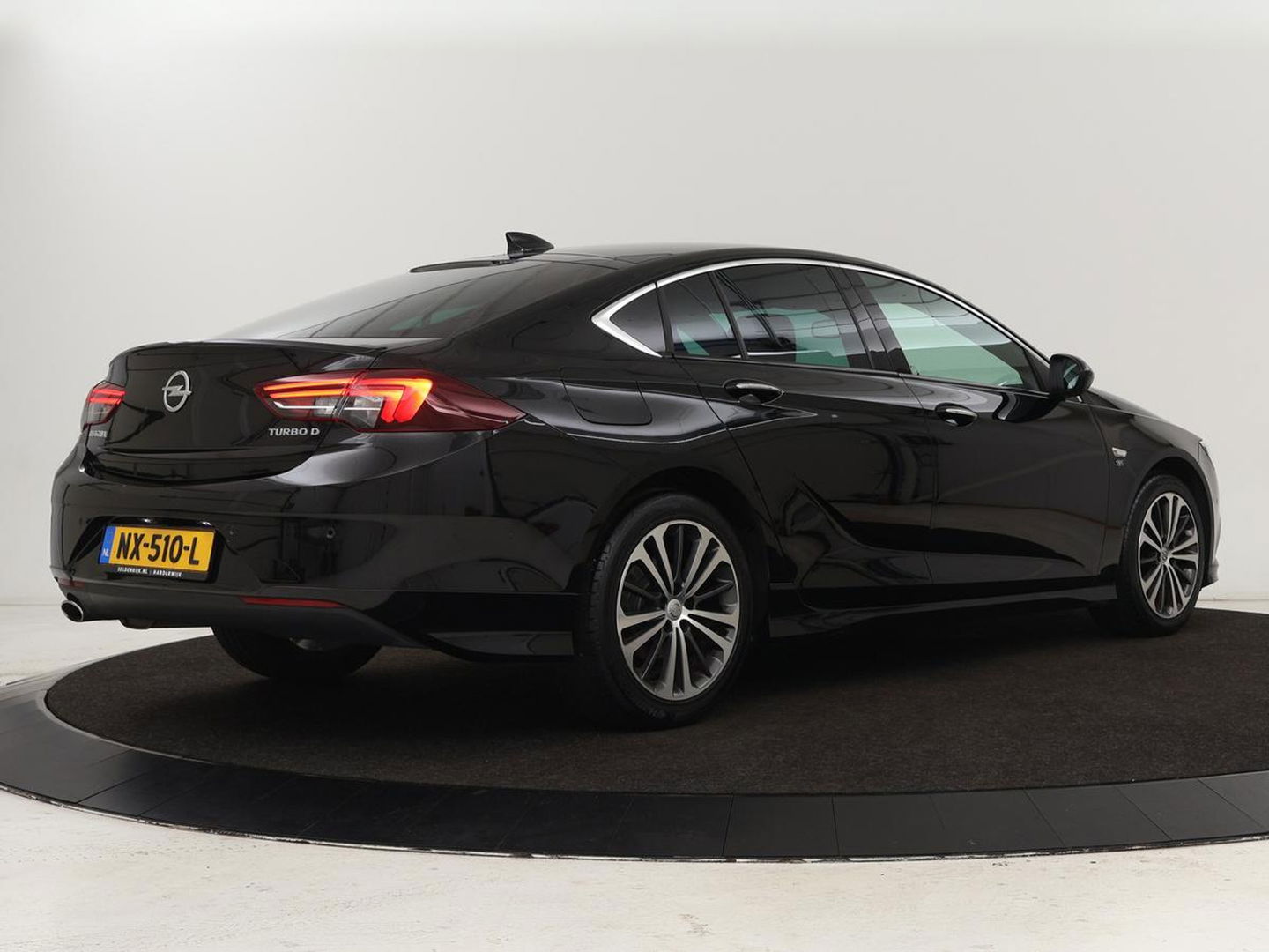 Opel Insignia Grand Sport 1.6 CDTI Innovation | OPC Line | Head-Up | Stoelventilatie | Leder | Massage | 360 camera | Carplay | AGR Stoel | Matrix LED | Navigatie | Stoel & stuurverwarming