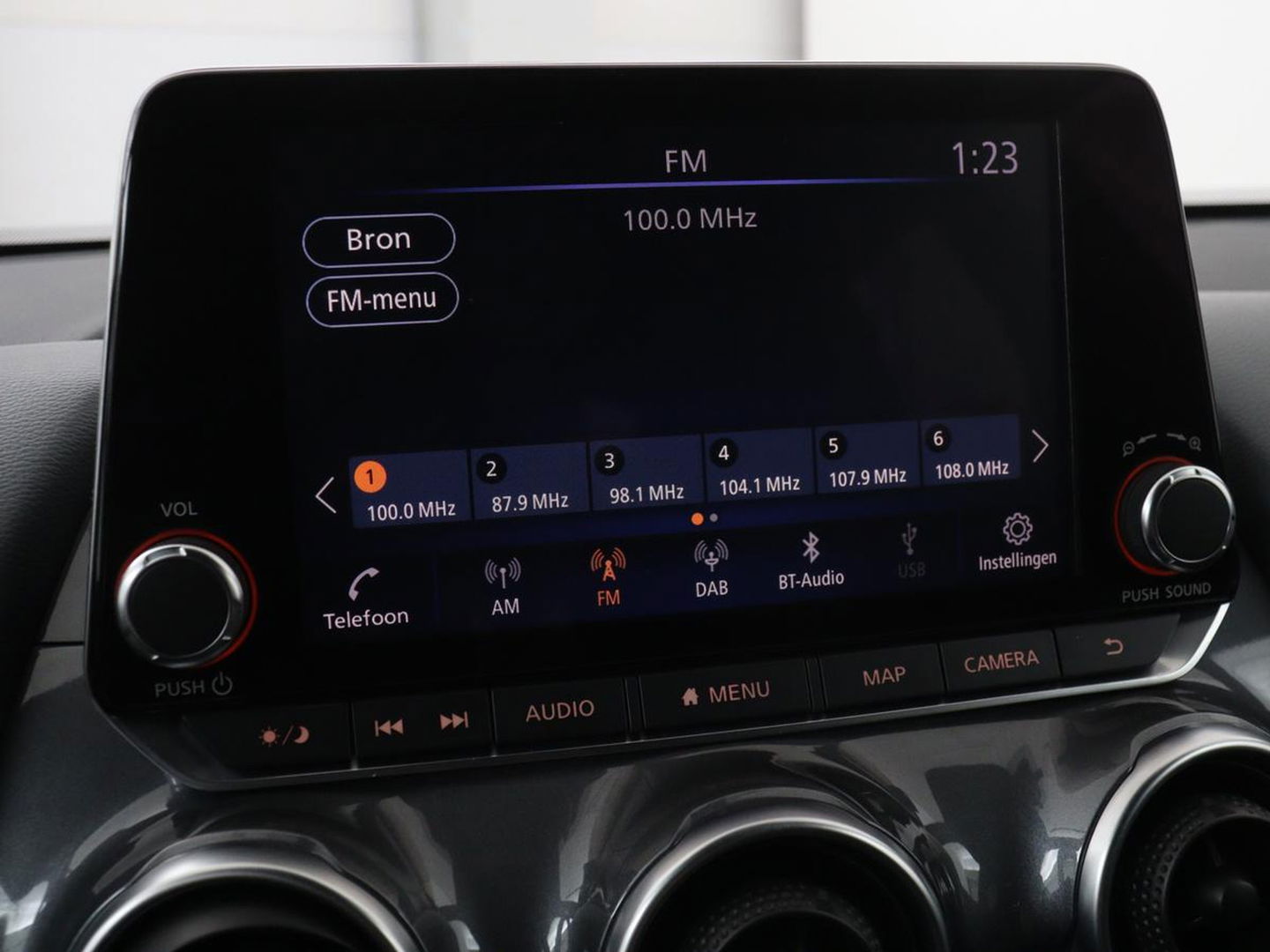 Nissan Juke 1.0 DIG-T N-Connecta | Carplay | Keyless | Navigatie | Full LED | Climate control | Parkeerhulp | Cruise control
