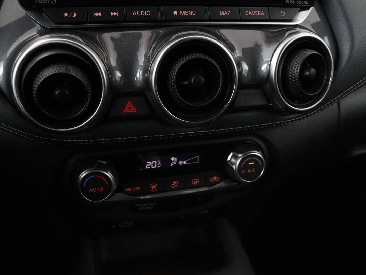 Nissan Juke 1.0 DIG-T N-Connecta | Carplay | Keyless | Navigatie | Full LED | Climate control | Parkeerhulp | Cruise control
