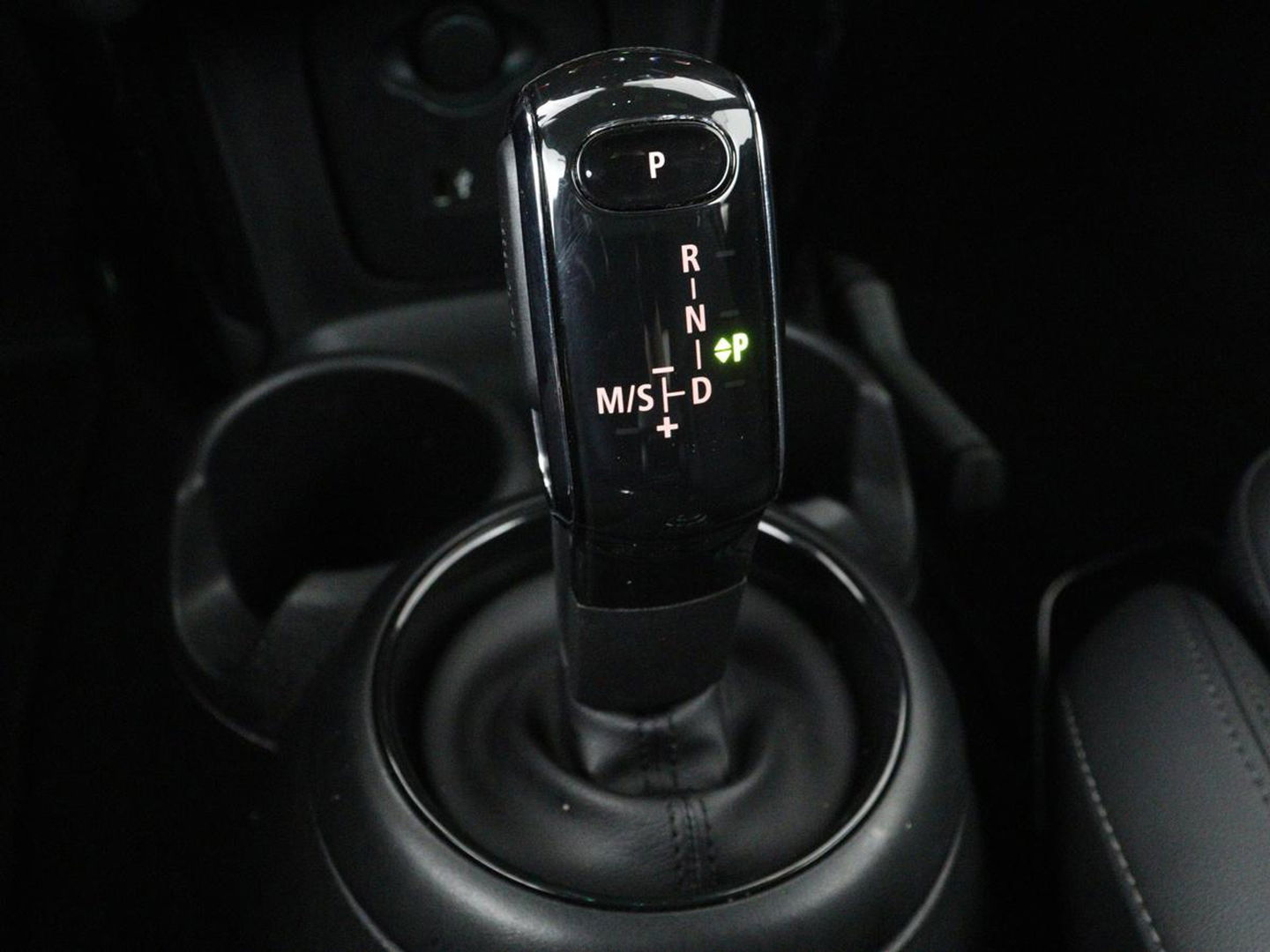 MINI Cooper 1.5 Classic | Automaat | Leder | Carplay | Full LED | Navigatie | Climate control | Parkeerhulp | Cruise control