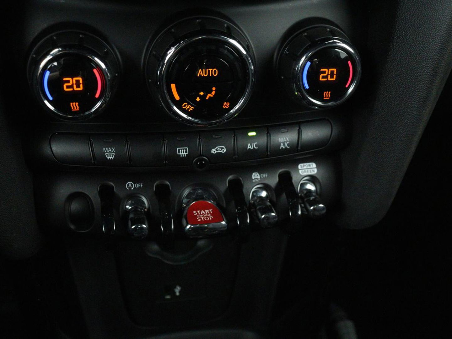 MINI Cooper 1.5 Classic | Automaat | Leder | Carplay | Full LED | Navigatie | Climate control | Parkeerhulp | Cruise control