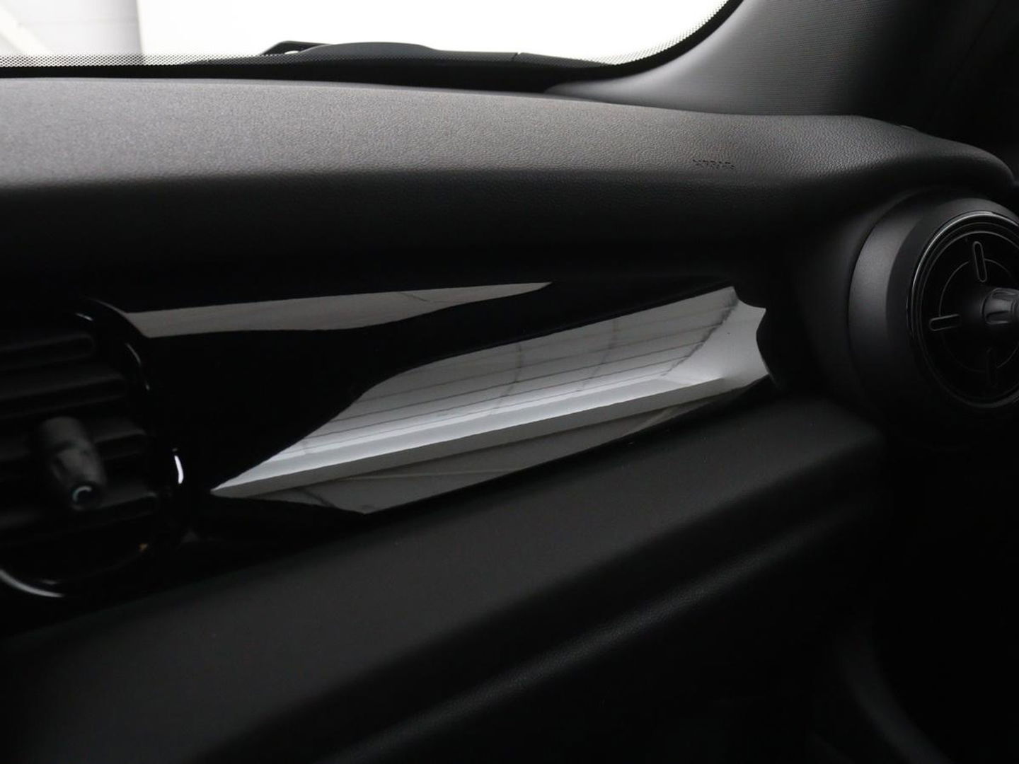 MINI Cooper 1.5 Classic | Automaat | Leder | Carplay | Full LED | Navigatie | Climate control | Parkeerhulp | Cruise control