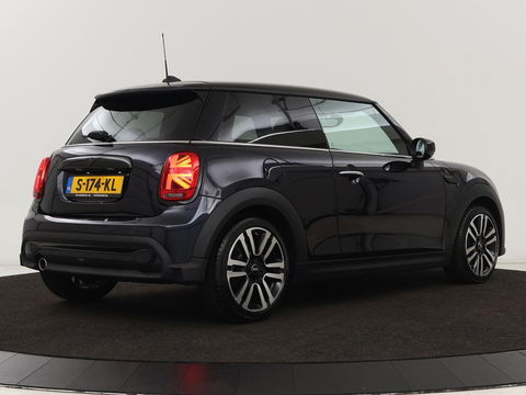 MINI Cooper 1.5 Classic | Automaat | Leder | Carplay | Full LED | Navigatie | Climate control | Parkeerhulp | Cruise control