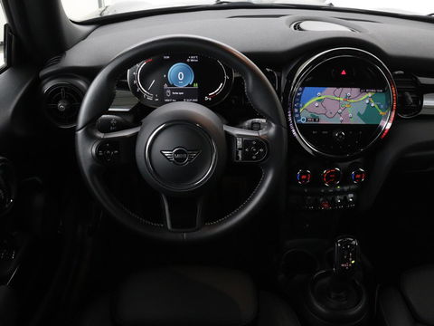 MINI Cooper 1.5 Classic | Automaat | Leder | Carplay | Full LED | Navigatie | Climate control | Parkeerhulp | Cruise control