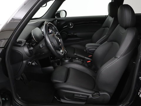 MINI Cooper 1.5 Classic | Automaat | Leder | Carplay | Full LED | Navigatie | Climate control | Parkeerhulp | Cruise control