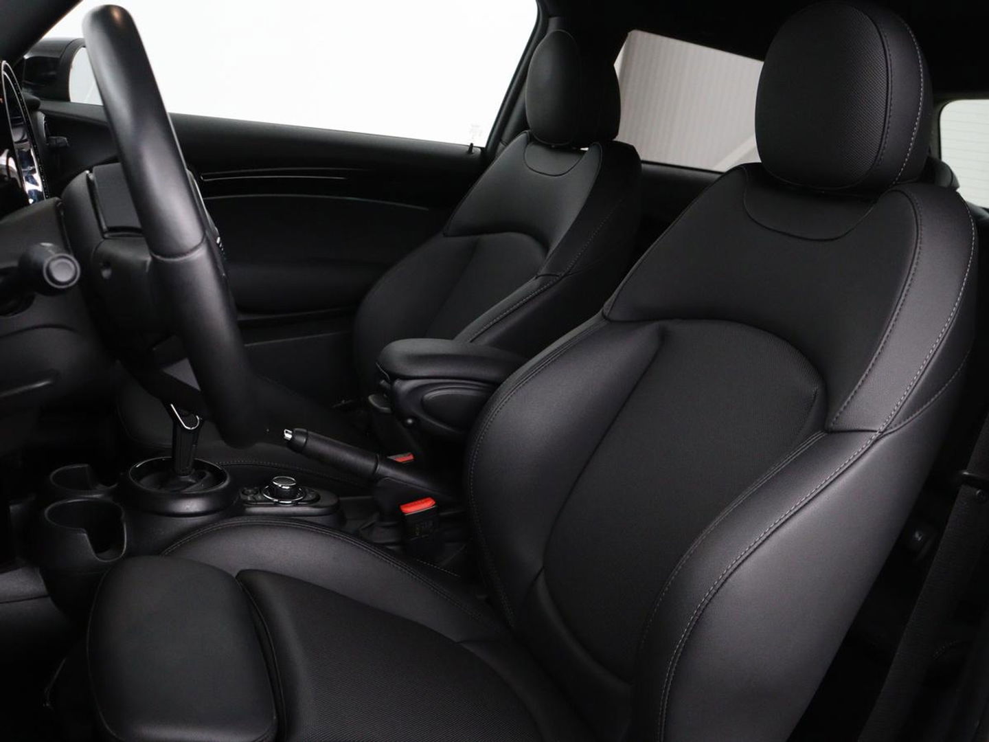 MINI Cooper 1.5 Classic | Automaat | Leder | Carplay | Full LED | Navigatie | Climate control | Parkeerhulp | Cruise control