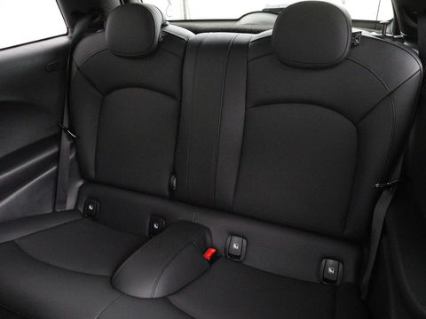 MINI Cooper 1.5 Classic | Automaat | Leder | Carplay | Full LED | Navigatie | Climate control | Parkeerhulp | Cruise control