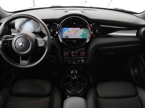 MINI Cooper 1.5 Classic | Automaat | Leder | Carplay | Full LED | Navigatie | Climate control | Parkeerhulp | Cruise control