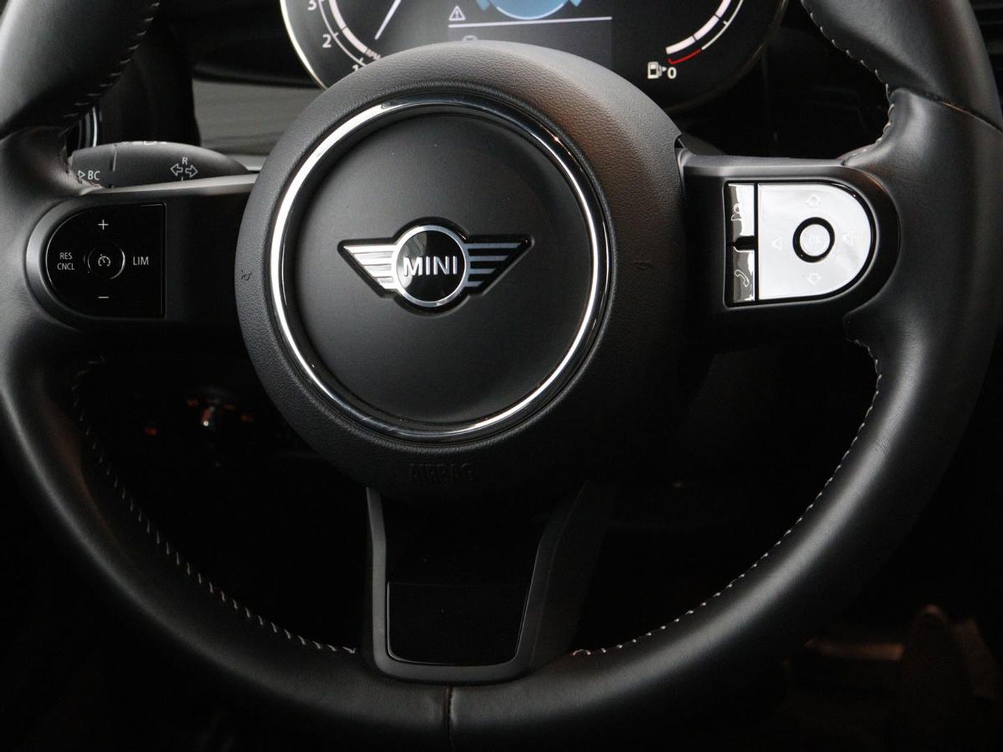MINI Cooper 1.5 Classic | Automaat | Leder | Carplay | Full LED | Navigatie | Climate control | Parkeerhulp | Cruise control