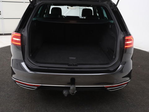 Volkswagen Passat 1.4 TSI R Line | Trekhaak | 360 camera | Stoelverwarming | Leder/Alcantara | Carplay | Adaptive cruise | Navigatie | Full LED | Virtual Cockpit