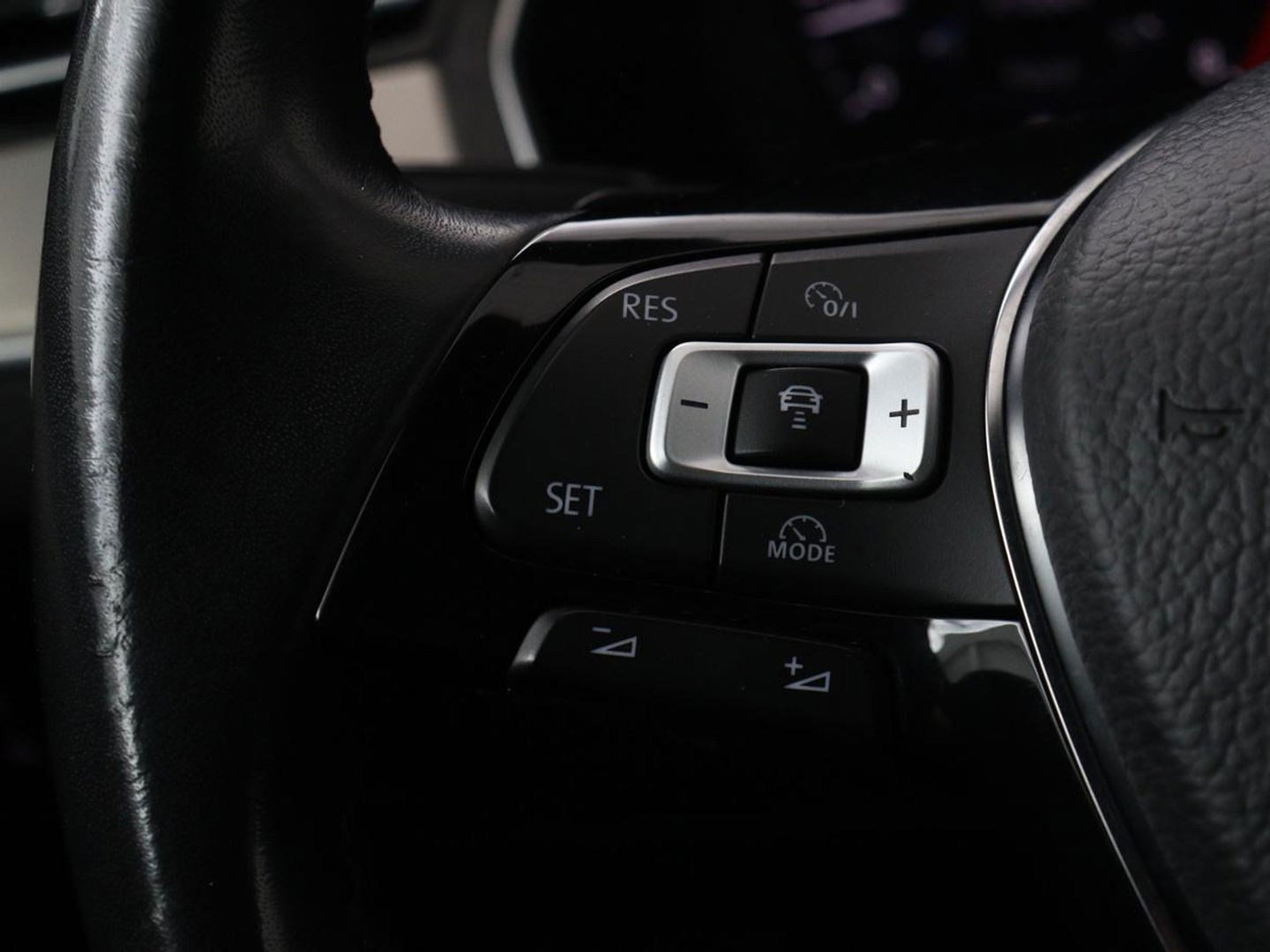 Volkswagen Passat 1.4 TSI R Line | Trekhaak | 360 camera | Stoelverwarming | Leder/Alcantara | Carplay | Adaptive cruise | Navigatie | Full LED | Virtual Cockpit