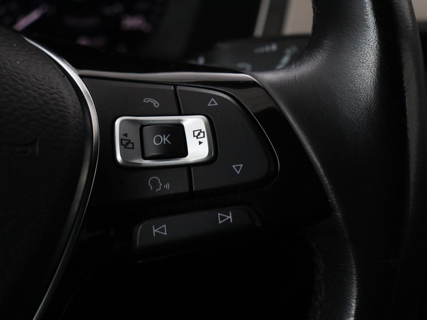 Volkswagen Passat 1.4 TSI R Line | Trekhaak | 360 camera | Stoelverwarming | Leder/Alcantara | Carplay | Adaptive cruise | Navigatie | Full LED | Virtual Cockpit