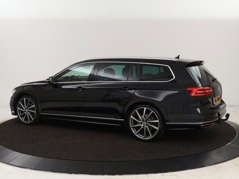 Volkswagen Passat 1.4 TSI R Line | Trekhaak | 360 camera | Stoelverwarming | Leder/Alcantara | Carplay | Adaptive cruise | Navigatie | Full LED | Virtual Cockpit