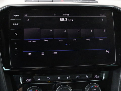 Volkswagen Passat 1.4 TSI R Line | Trekhaak | 360 camera | Stoelverwarming | Leder/Alcantara | Carplay | Adaptive cruise | Navigatie | Full LED | Virtual Cockpit