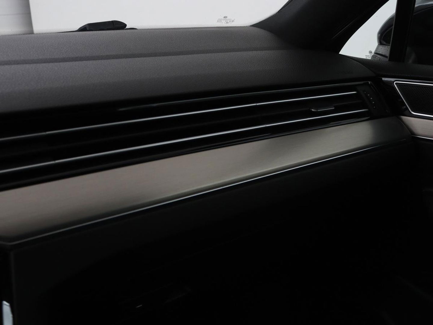 Volkswagen Passat 1.4 TSI R Line | Trekhaak | 360 camera | Stoelverwarming | Leder/Alcantara | Carplay | Adaptive cruise | Navigatie | Full LED | Virtual Cockpit