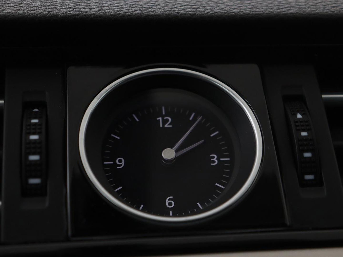 Volkswagen Passat 1.4 TSI R Line | Trekhaak | 360 camera | Stoelverwarming | Leder/Alcantara | Carplay | Adaptive cruise | Navigatie | Full LED | Virtual Cockpit