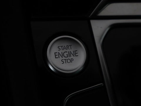 Volkswagen Passat 1.4 TSI R Line | Trekhaak | 360 camera | Stoelverwarming | Leder/Alcantara | Carplay | Adaptive cruise | Navigatie | Full LED | Virtual Cockpit