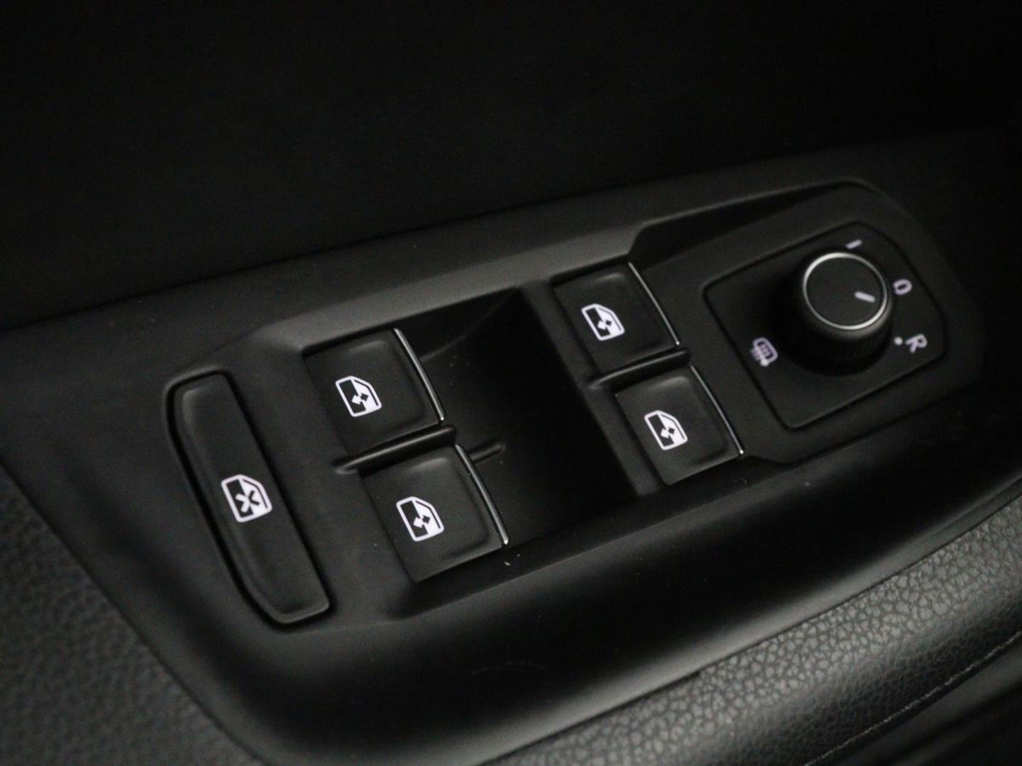 Volkswagen Passat 1.4 TSI R Line | Trekhaak | 360 camera | Stoelverwarming | Leder/Alcantara | Carplay | Adaptive cruise | Navigatie | Full LED | Virtual Cockpit
