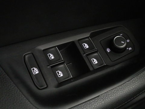 Volkswagen Passat 1.4 TSI R Line | Trekhaak | 360 camera | Stoelverwarming | Leder/Alcantara | Carplay | Adaptive cruise | Navigatie | Full LED | Virtual Cockpit