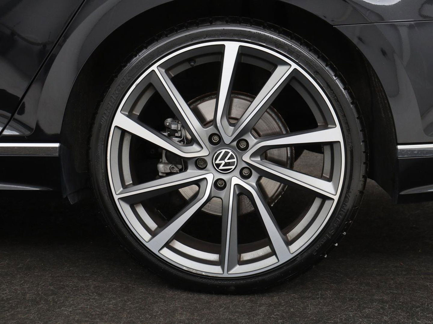 Volkswagen Passat 1.4 TSI R Line | Trekhaak | 360 camera | Stoelverwarming | Leder/Alcantara | Carplay | Adaptive cruise | Navigatie | Full LED | Virtual Cockpit