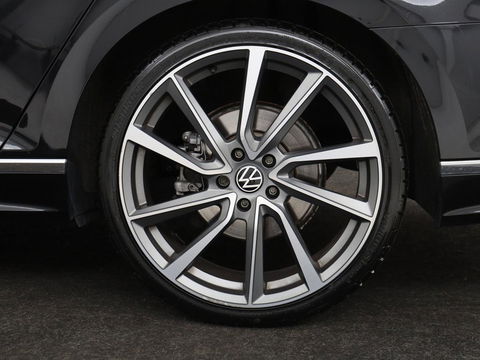 Volkswagen Passat 1.4 TSI R Line | Trekhaak | 360 camera | Stoelverwarming | Leder/Alcantara | Carplay | Adaptive cruise | Navigatie | Full LED | Virtual Cockpit