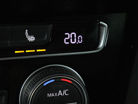 Volkswagen Passat 1.4 TSI R Line | Trekhaak | 360 camera | Stoelverwarming | Leder/Alcantara | Carplay | Adaptive cruise | Navigatie | Full LED | Virtual Cockpit