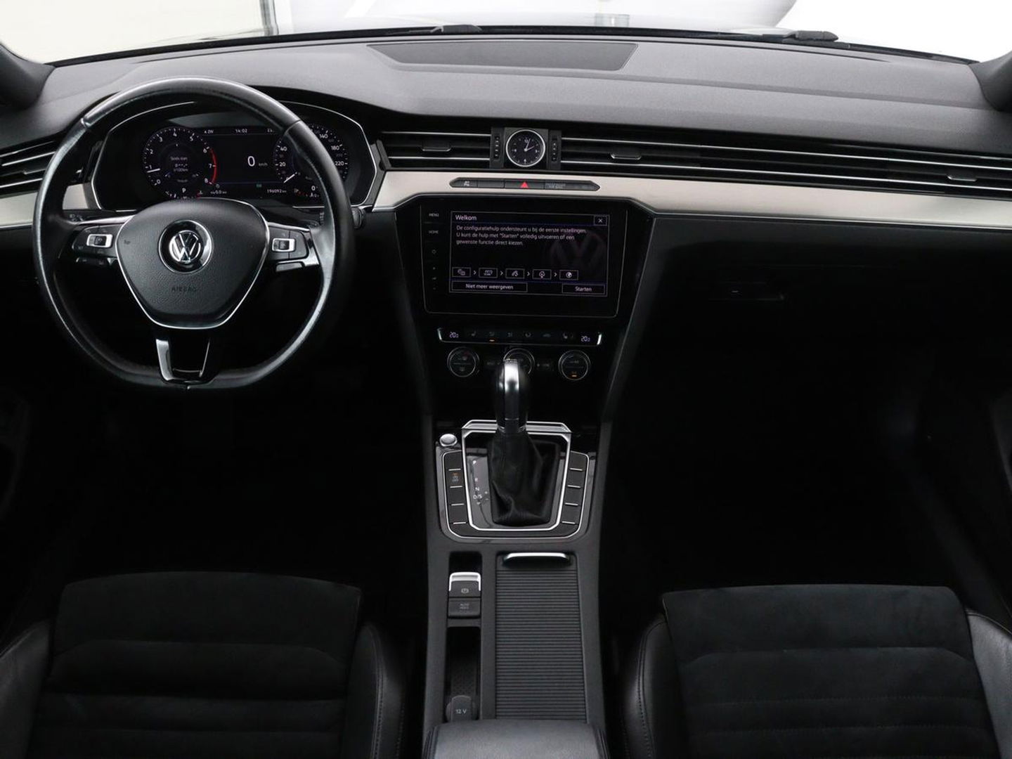 Volkswagen Passat 1.4 TSI R Line | Trekhaak | 360 camera | Stoelverwarming | Leder/Alcantara | Carplay | Adaptive cruise | Navigatie | Full LED | Virtual Cockpit