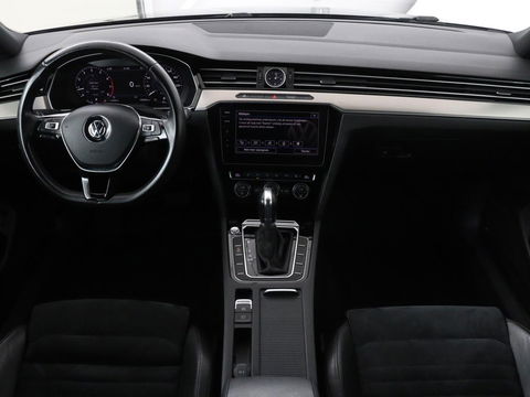 Volkswagen Passat 1.4 TSI R Line | Trekhaak | 360 camera | Stoelverwarming | Leder/Alcantara | Carplay | Adaptive cruise | Navigatie | Full LED | Virtual Cockpit