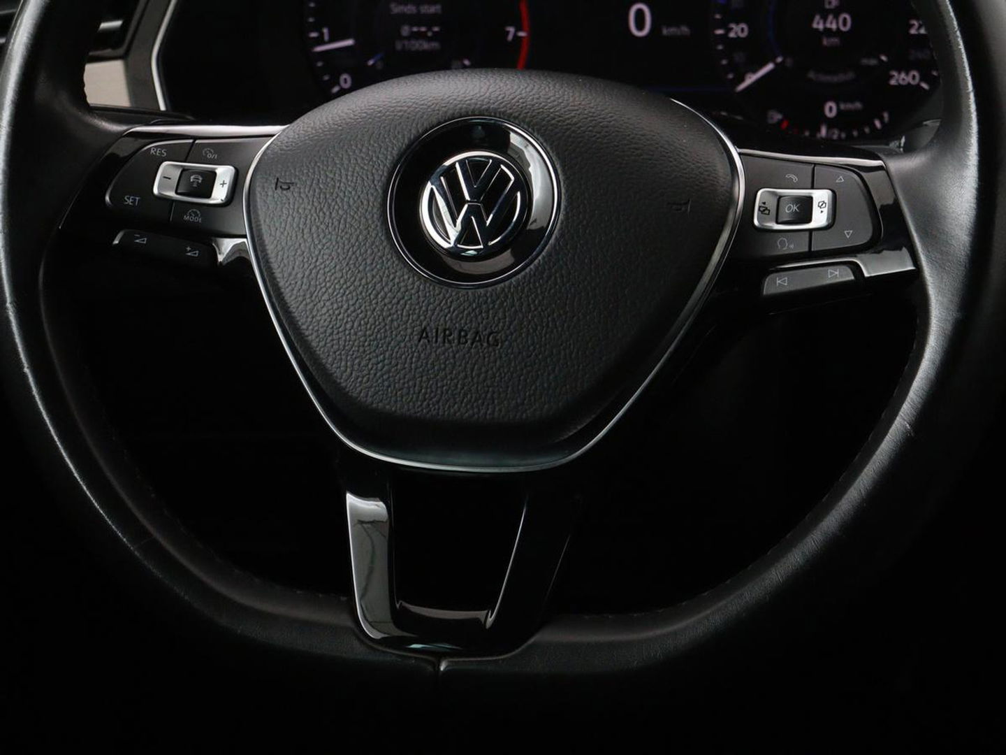 Volkswagen Passat 1.4 TSI R Line | Trekhaak | 360 camera | Stoelverwarming | Leder/Alcantara | Carplay | Adaptive cruise | Navigatie | Full LED | Virtual Cockpit