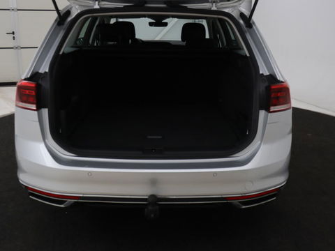 Volkswagen Passat 1.4 TSI PHEV GTE | Stoelverwarming | Trekhaak | Camera | Carplay | Massage | Matrix LED | Adaptive cruise | Navigatie