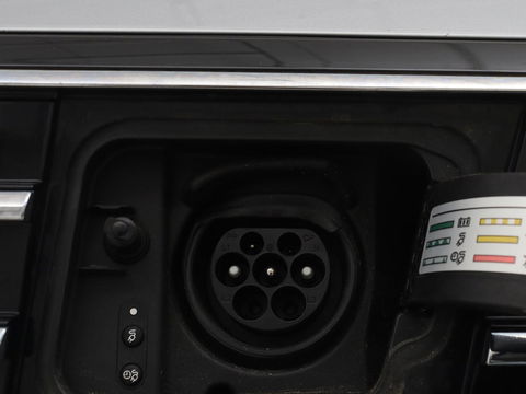 Volkswagen Passat 1.4 TSI PHEV GTE | Stoelverwarming | Trekhaak | Camera | Carplay | Massage | Matrix LED | Adaptive cruise | Navigatie