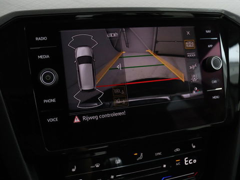 Volkswagen Passat 1.4 TSI PHEV GTE | Stoelverwarming | Trekhaak | Camera | Carplay | Massage | Matrix LED | Adaptive cruise | Navigatie