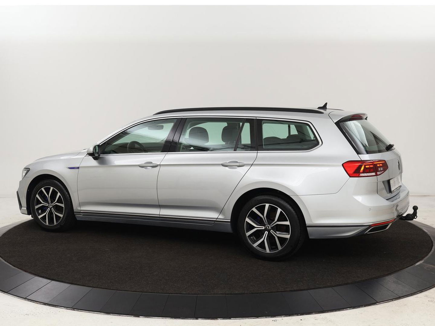 Volkswagen Passat 1.4 TSI PHEV GTE | Stoelverwarming | Trekhaak | Camera | Carplay | Massage | Matrix LED | Adaptive cruise | Navigatie
