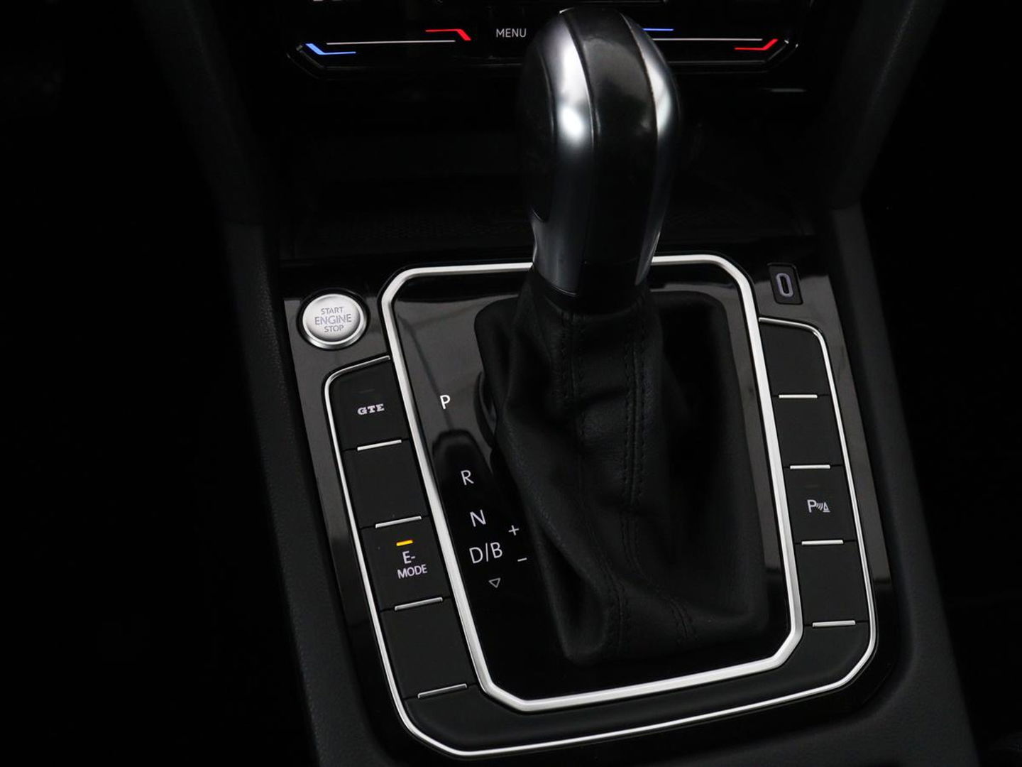 Volkswagen Passat 1.4 TSI PHEV GTE | Stoelverwarming | Trekhaak | Camera | Carplay | Massage | Matrix LED | Adaptive cruise | Navigatie