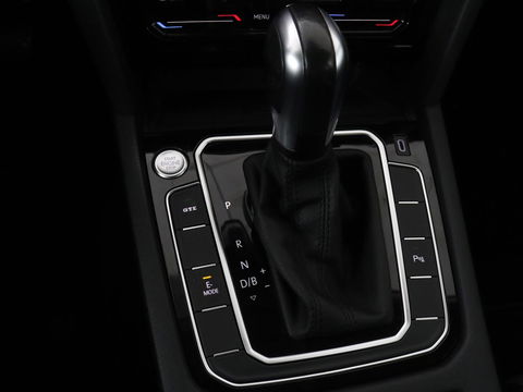 Volkswagen Passat 1.4 TSI PHEV GTE | Stoelverwarming | Trekhaak | Camera | Carplay | Massage | Matrix LED | Adaptive cruise | Navigatie