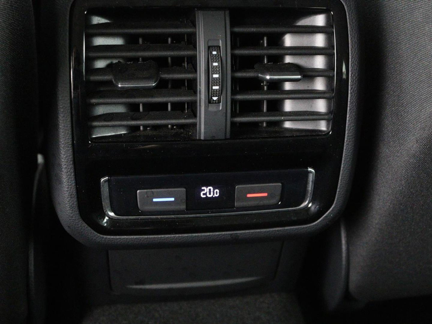 Volkswagen Passat 1.4 TSI PHEV GTE | Stoelverwarming | Trekhaak | Camera | Carplay | Massage | Matrix LED | Adaptive cruise | Navigatie