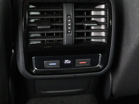 Volkswagen Passat 1.4 TSI PHEV GTE | Stoelverwarming | Trekhaak | Camera | Carplay | Massage | Matrix LED | Adaptive cruise | Navigatie