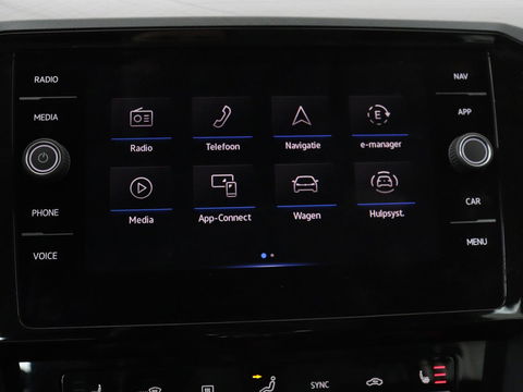 Volkswagen Passat 1.4 TSI PHEV GTE | Stoelverwarming | Trekhaak | Camera | Carplay | Massage | Matrix LED | Adaptive cruise | Navigatie