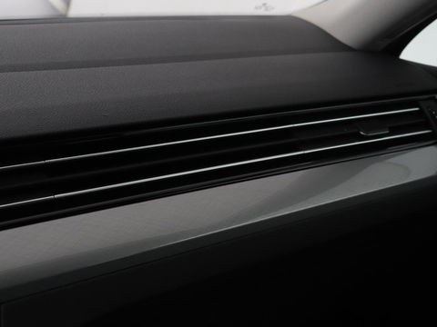 Volkswagen Passat 1.4 TSI PHEV GTE | Stoelverwarming | Trekhaak | Camera | Carplay | Massage | Matrix LED | Adaptive cruise | Navigatie