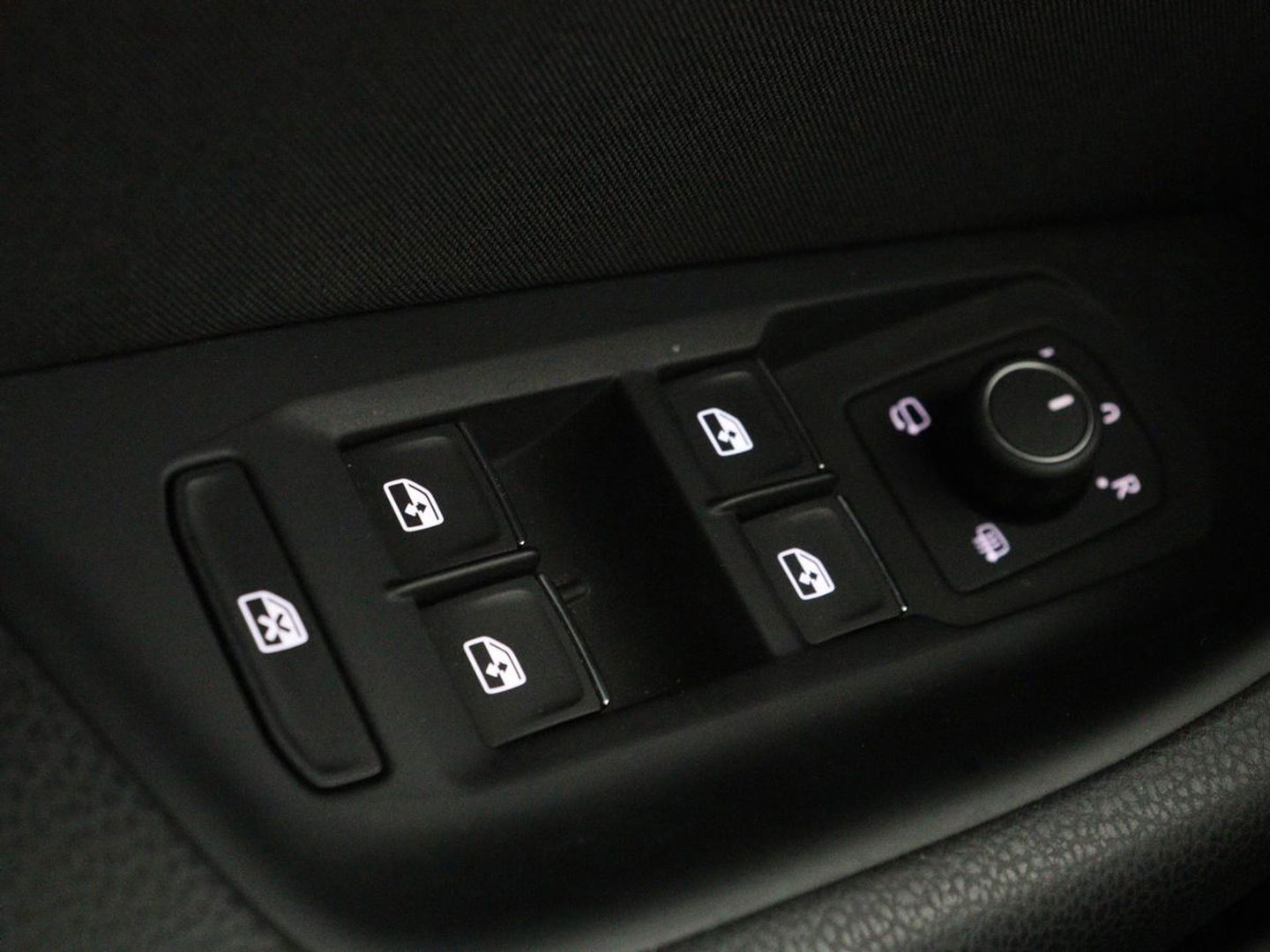 Volkswagen Passat 1.4 TSI PHEV GTE | Stoelverwarming | Trekhaak | Camera | Carplay | Massage | Matrix LED | Adaptive cruise | Navigatie