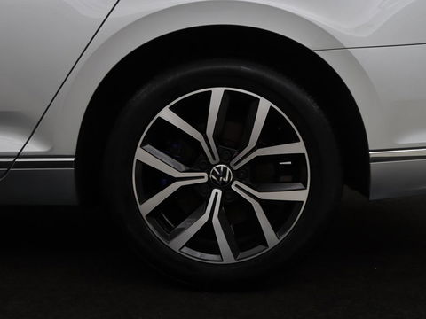 Volkswagen Passat 1.4 TSI PHEV GTE | Stoelverwarming | Trekhaak | Camera | Carplay | Massage | Matrix LED | Adaptive cruise | Navigatie