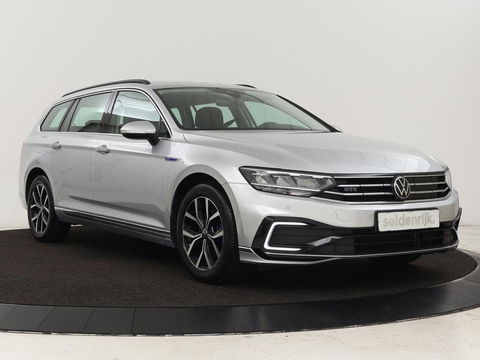 Volkswagen Passat 1.4 TSI PHEV GTE | Stoelverwarming | Trekhaak | Camera | Carplay | Massage | Matrix LED | Adaptive cruise | Navigatie