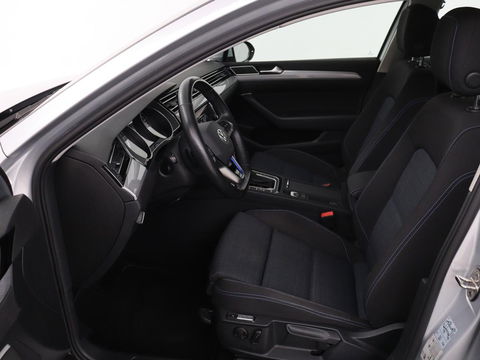 Volkswagen Passat 1.4 TSI PHEV GTE | Stoelverwarming | Trekhaak | Camera | Carplay | Massage | Matrix LED | Adaptive cruise | Navigatie