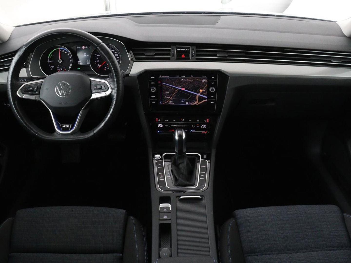 Volkswagen Passat 1.4 TSI PHEV GTE | Stoelverwarming | Trekhaak | Camera | Carplay | Massage | Matrix LED | Adaptive cruise | Navigatie