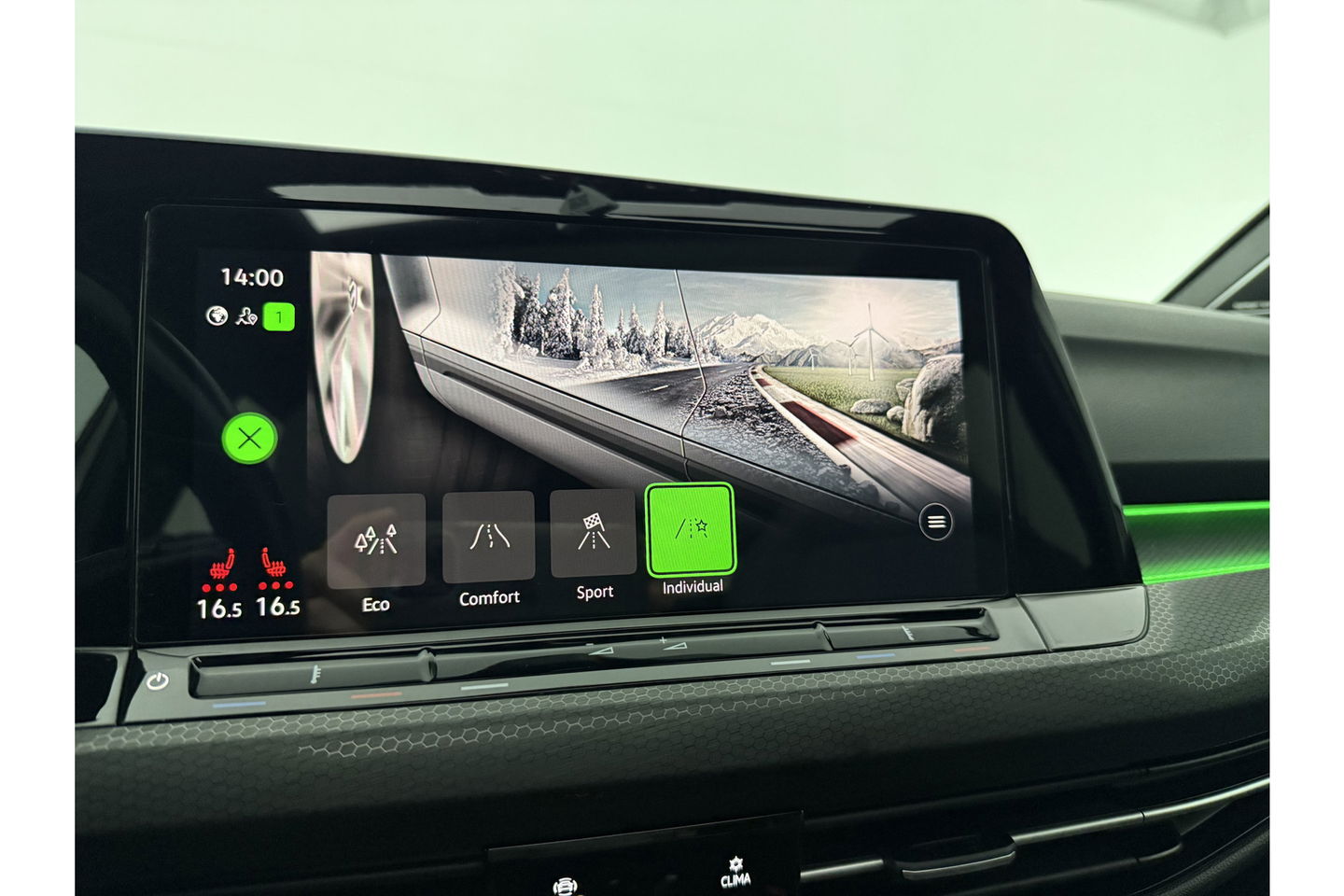 Volkswagen Golf 2.0 TSI GTI 245PK Pano | Harman-Kardon Audio | IQ | Sfeer LED Carplay Camera Head-up Virtual Clima Cruise Navi PDC 18''LMV