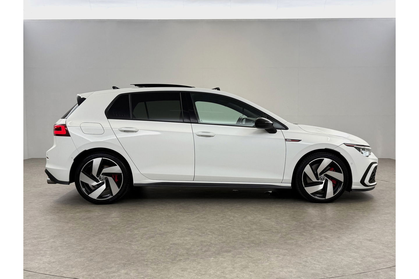 Volkswagen Golf 2.0 TSI GTI 245PK Pano | Harman-Kardon Audio | IQ | Sfeer LED Carplay Camera Head-up Virtual Clima Cruise Navi PDC 18''LMV