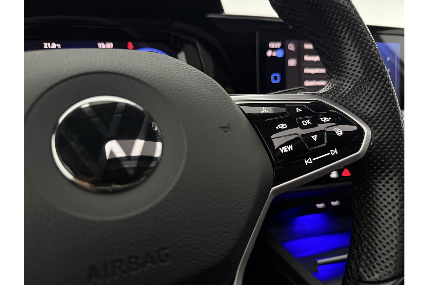 Volkswagen Golf 2.0 TSI GTI 245PK Pano | Harman-Kardon Audio | IQ | Sfeer LED Carplay Camera Head-up Virtual Clima Cruise Navi PDC 18''LMV