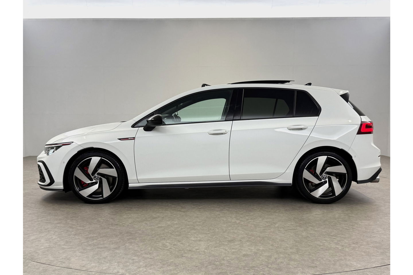 Volkswagen Golf 2.0 TSI GTI 245PK Pano | Harman-Kardon Audio | IQ | Sfeer LED Carplay Camera Head-up Virtual Clima Cruise Navi PDC 18''LMV