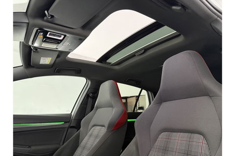 Volkswagen Golf 2.0 TSI GTI 245PK Pano | Harman-Kardon Audio | IQ | Sfeer LED Carplay Camera Head-up Virtual Clima Cruise Navi PDC 18''LMV