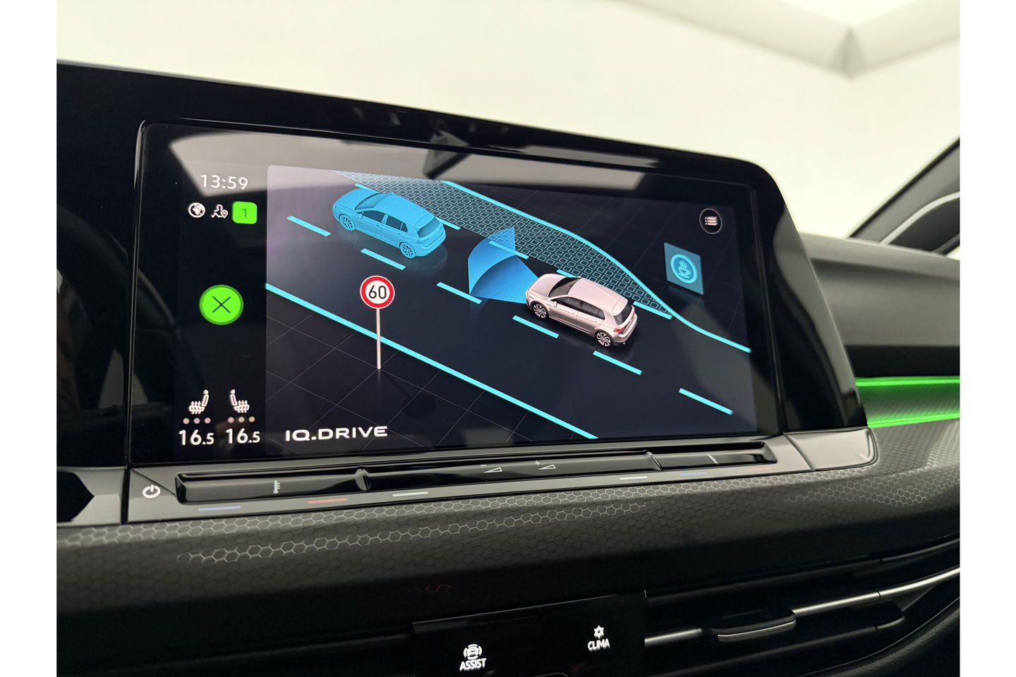 Volkswagen Golf 2.0 TSI GTI 245PK Pano | Harman-Kardon Audio | IQ | Sfeer LED Carplay Camera Head-up Virtual Clima Cruise Navi PDC 18''LMV